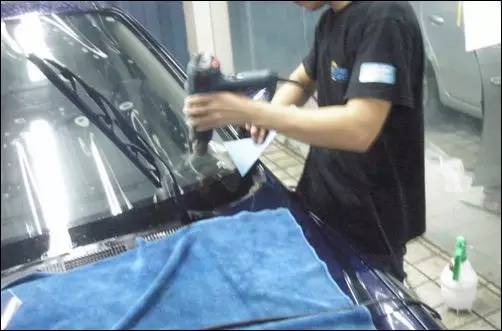 汽车贴膜原车膜不撕下来能够贴吗 (普通车膜贴膜价格一览表2021)