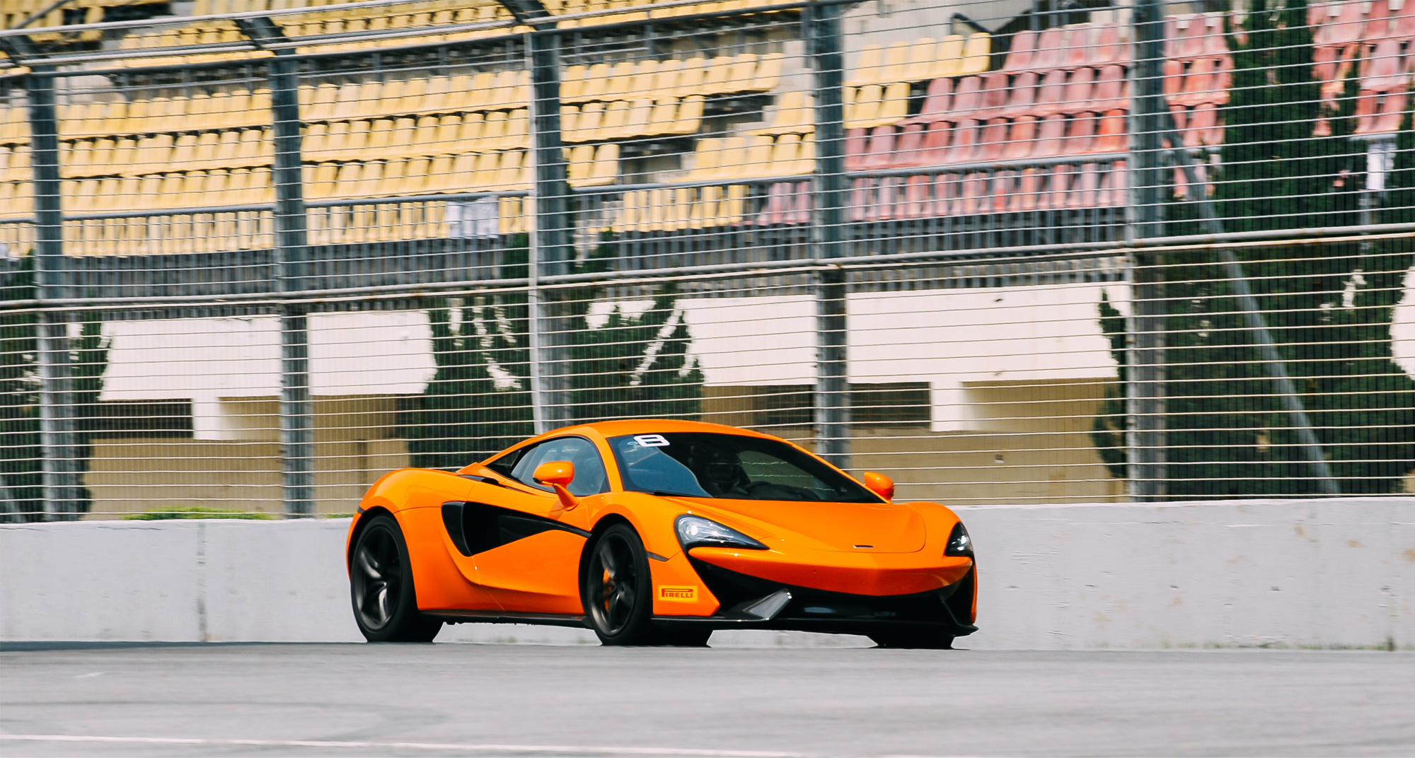 五号车论试驾迈凯伦570s,美女开迈凯伦570s