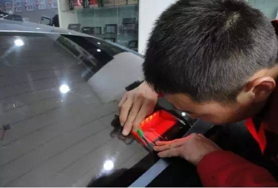 汽车贴膜原车膜不撕下来能够贴吗 (普通车膜贴膜价格一览表2021)