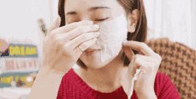 护肤使用爽肤水和精华能够吗,化妆水精华面霜哪个更重要