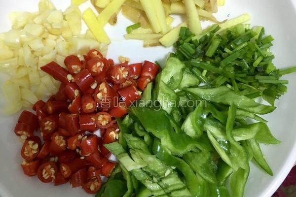 爆炒鸡胗的家常做法,爆炒鸡胗焯水多长时间