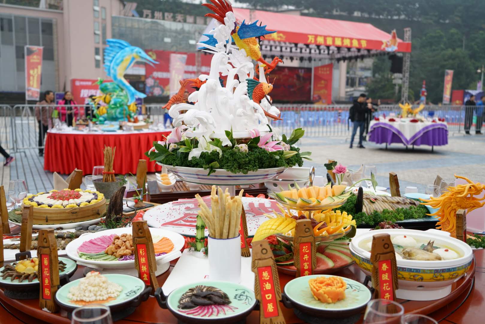 重庆美食之万州烤鱼,万州烤鱼第二届烤鱼节介绍