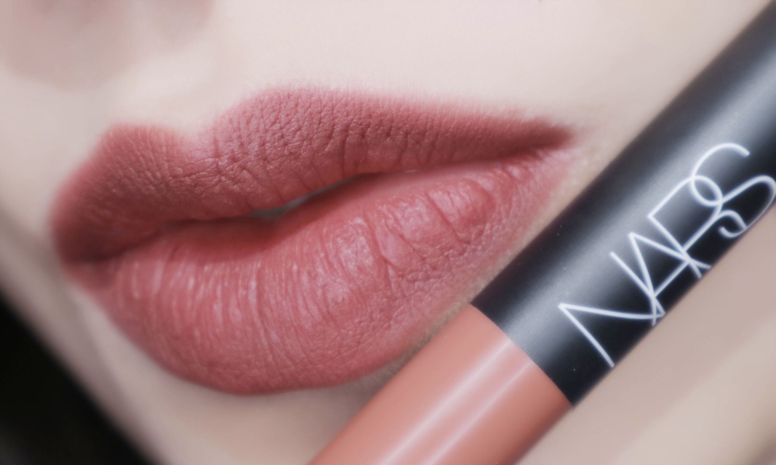 新手合适什么色号的口红学生党,口红女生必备的几款色号