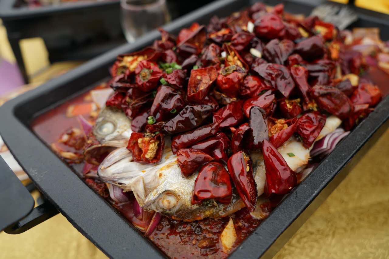 重庆美食之万州烤鱼,万州烤鱼第二届烤鱼节介绍
