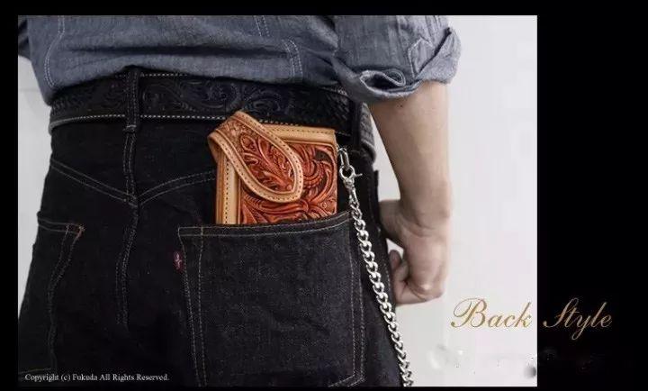 产品数量位居日本皮具界NO.1，这个画风不同的品牌文化糅合的结果