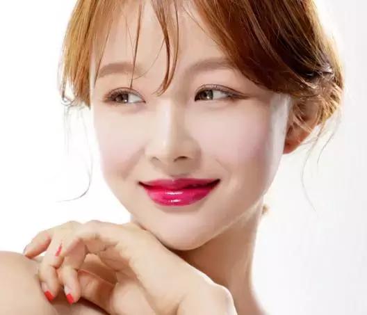 一涂口红就变香肠嘴？别浪费你家的YSL、Dior了!