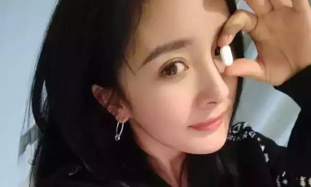 涂对口红,眼妆画成熊猫,也是伪素颜！