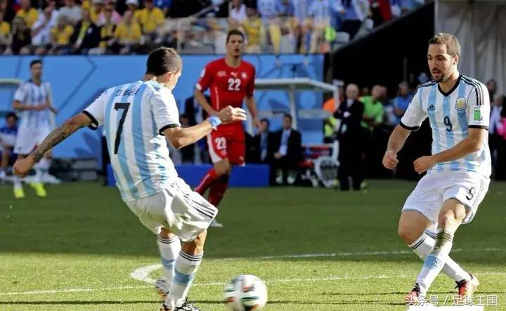 世界足球十大巨星的故事,世界足坛十大助攻