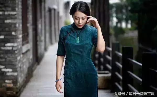 翡翠洗澡能够戴吗,翡翠怕水吗能够戴着洗澡吗