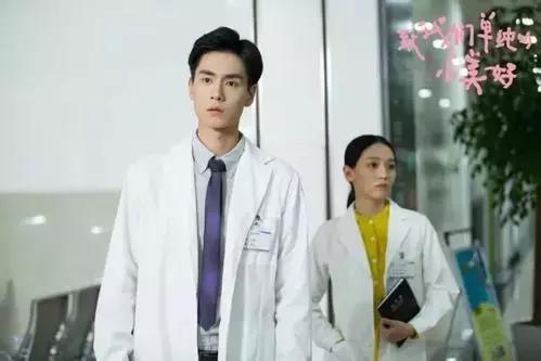 又双叒叕翻拍了！两位新晋小鲜肉你更看好谁？