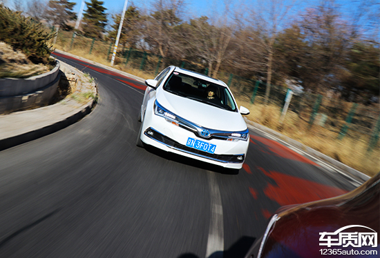 卡罗拉双擎天青石2019款试驾,家用车之最佳选择卡罗拉双擎