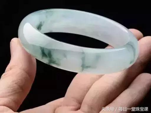 翡翠洗澡能够戴吗,翡翠怕水吗能够戴着洗澡吗