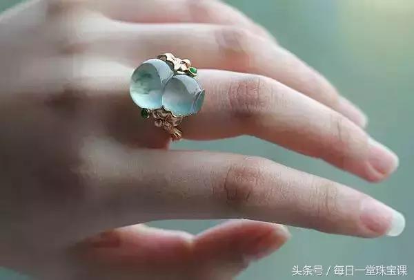 翡翠洗澡能够戴吗,翡翠怕水吗能够戴着洗澡吗