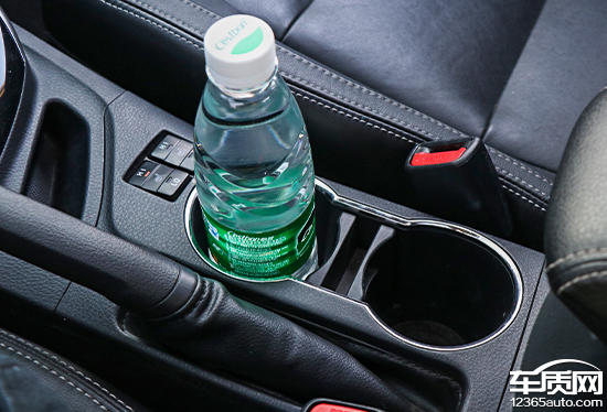 卡罗拉双擎天青石2019款试驾,家用车之最佳选择卡罗拉双擎