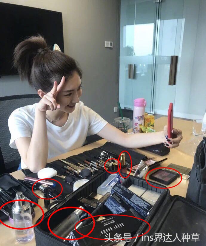 江疏影的化妆台分析，她一瓶喷雾700块，可我只买的起同款软糖