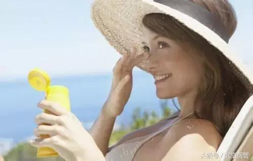 眼部化妆缓解浮肿,如何简单护理眼周细纹