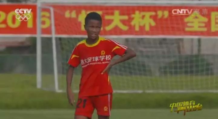 中非混血足球新星王牧,u14中国足球队混血球员