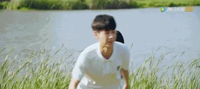 又少一个男神？没关系，你们的新晋男票“小彭于晏”已经上线！