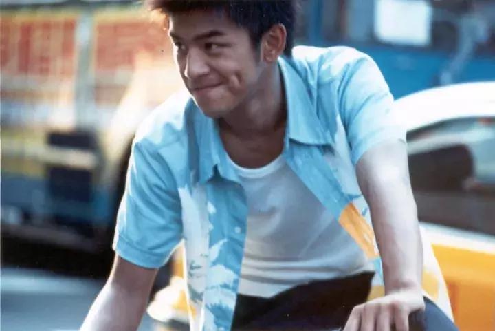 又少一个男神？没关系，你们的新晋男票“小彭于晏”已经上线！