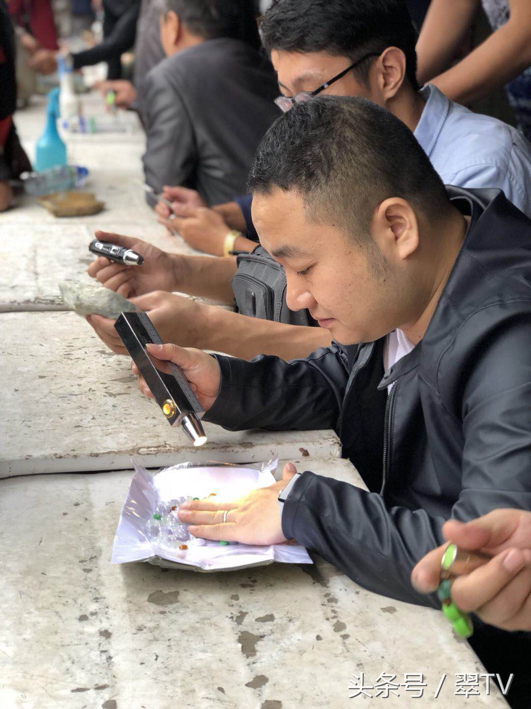 缅甸曼德勒角湾翡翠市场原石收购,缅甸角湾翡翠交易市场