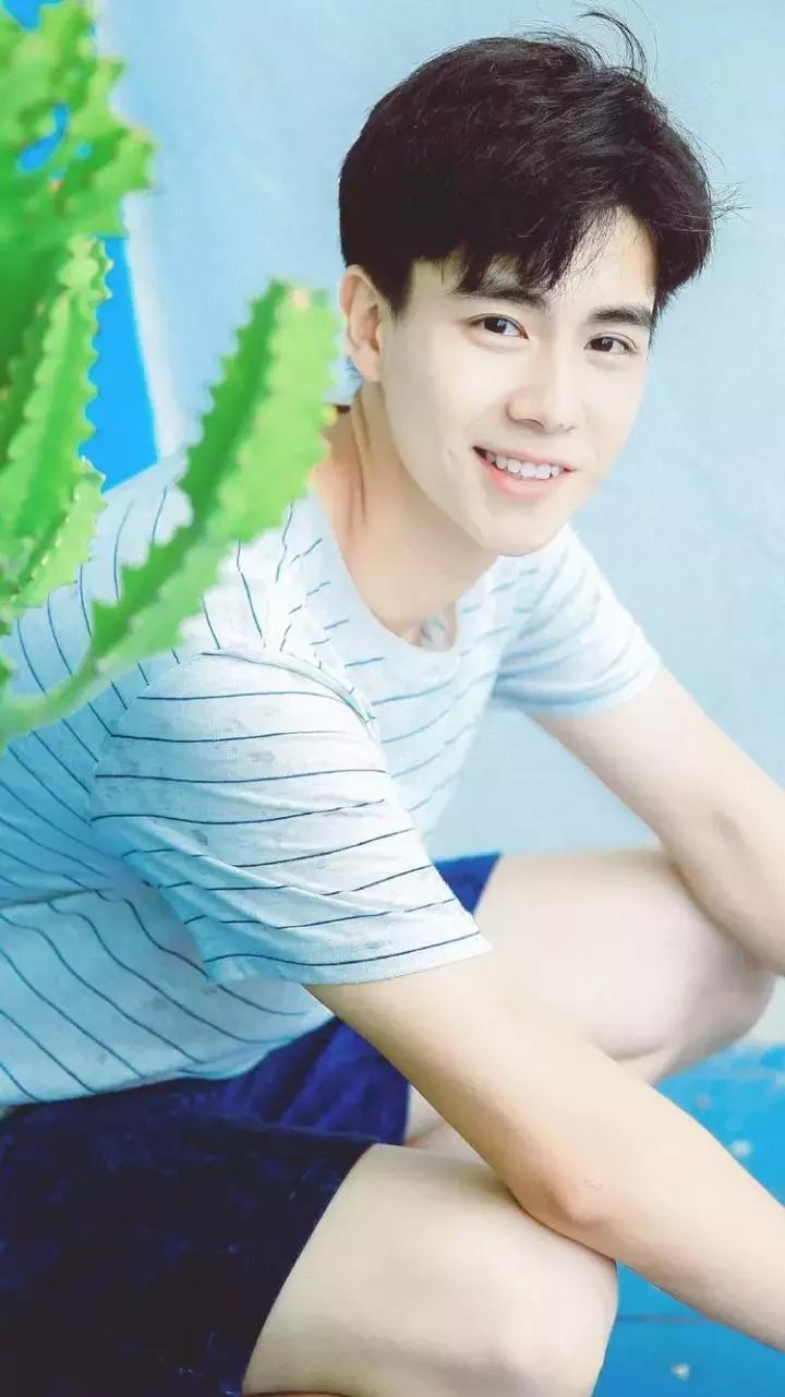 又少一个男神？没关系，你们的新晋男票“小彭于晏”已经上线！