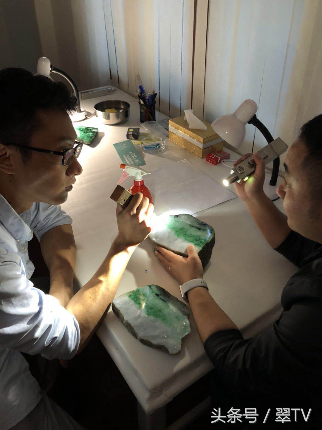 缅甸曼德勒角湾翡翠市场原石收购,缅甸角湾翡翠交易市场