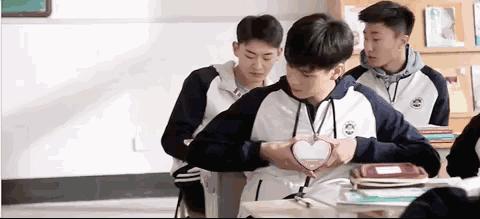 又少一个男神？没关系，你们的新晋男票“小彭于晏”已经上线！