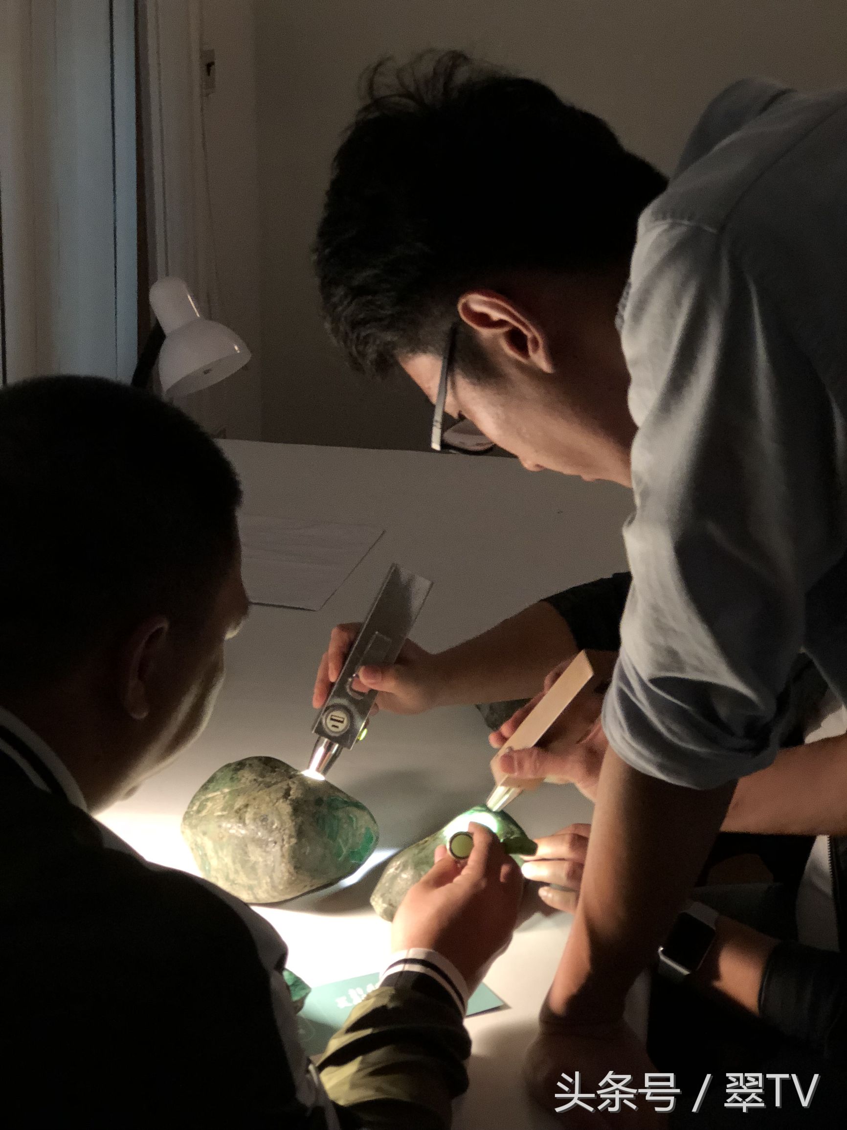 缅甸曼德勒角湾翡翠市场原石收购,缅甸角湾翡翠交易市场