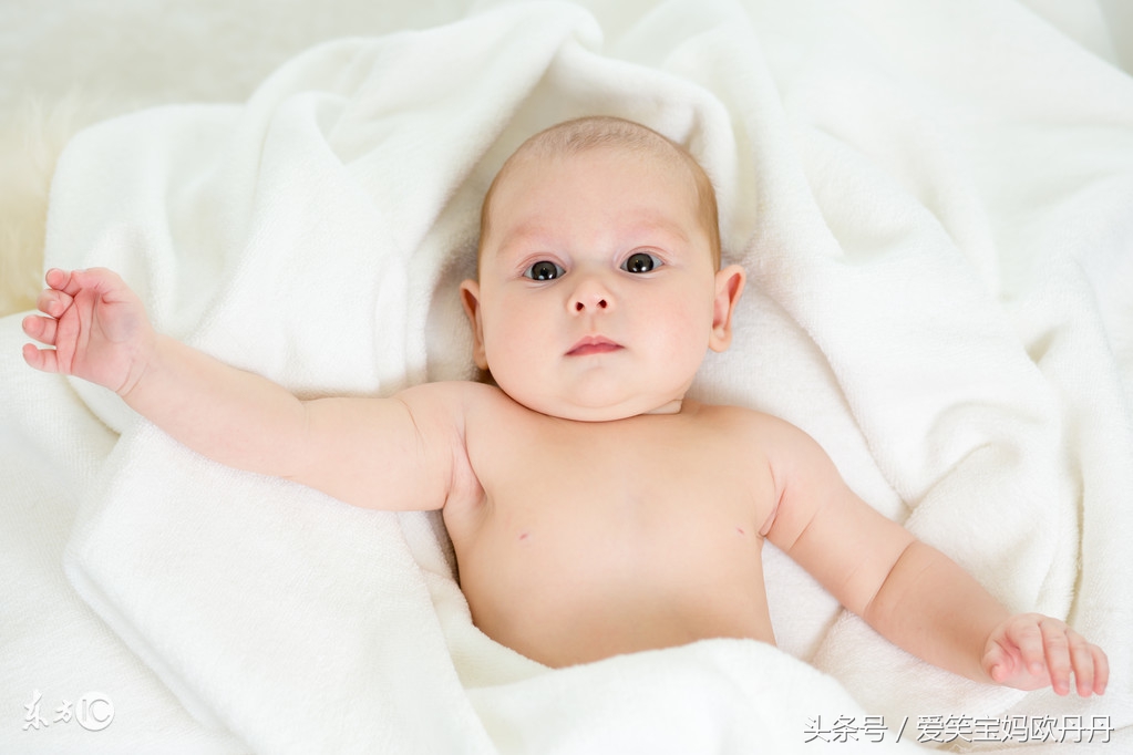 用母乳给宝宝洗脸有什么好处,新生儿能够用母乳给她洗脸吗