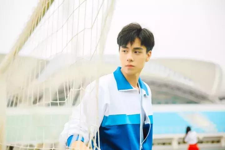 又少一个男神？没关系，你们的新晋男票“小彭于晏”已经上线！