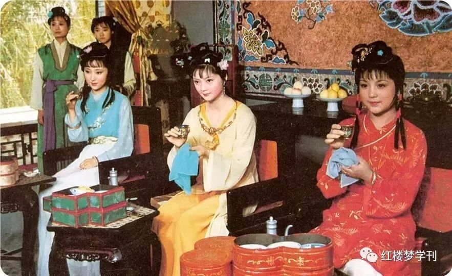 红楼梦咏菊原文翻译及赏析,红楼梦菊花诗十二首解析