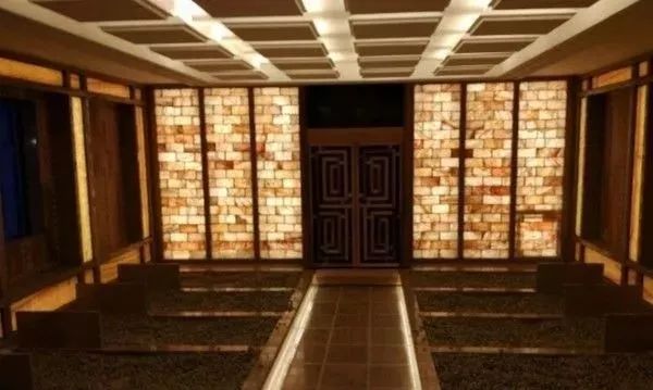 假期冬天泡个温泉放松一下,周末了外面有点冷