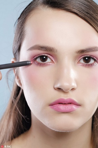 热巴的造型和范冰冰相似,热巴范冰冰复古港风