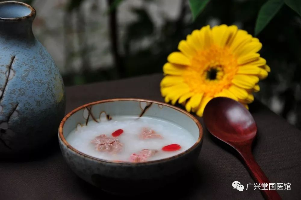 强寒潮来袭中医行家建议这样做,天气降温寒冷的养生知识