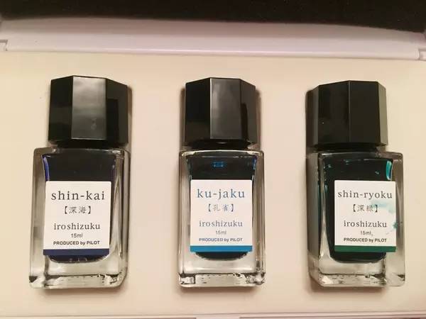 一支钢笔能够用不同颜色的墨水吗,钢笔用什么颜色的墨水才炫酷