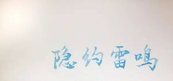 一支钢笔能够用不同颜色的墨水吗,钢笔用什么颜色的墨水才炫酷