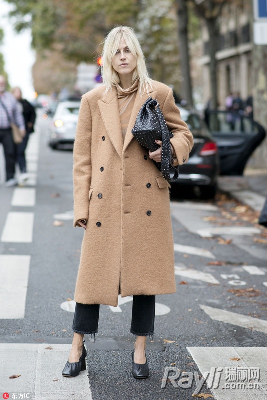 想做多金有品“好命女”？那你缺袁姗姗娜扎的驼色大衣