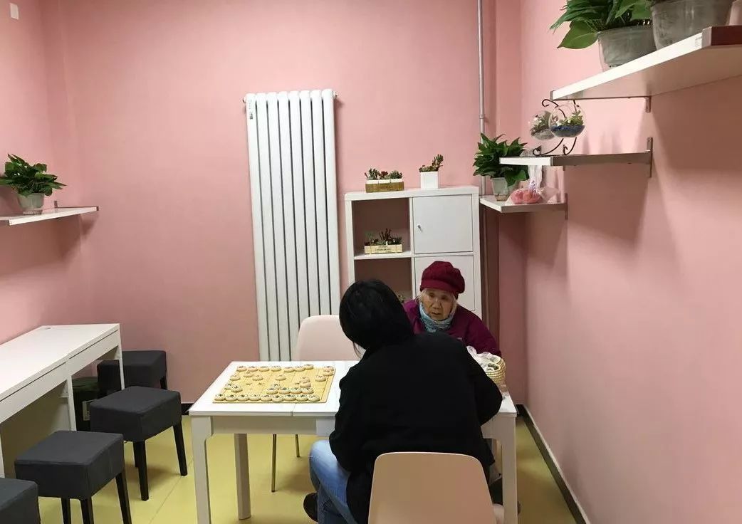 能够购物又能够用别的功能的软件,能够购物又能够吃饭的地方