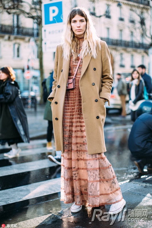 想做多金有品“好命女”？那你缺袁姗姗娜扎的驼色大衣