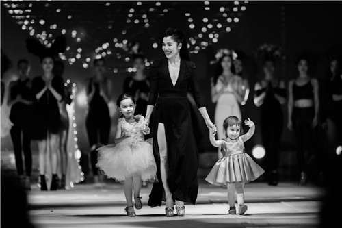 Kinki.W运动装首秀暨第二届国际空中瑜伽大赛圆满落幕