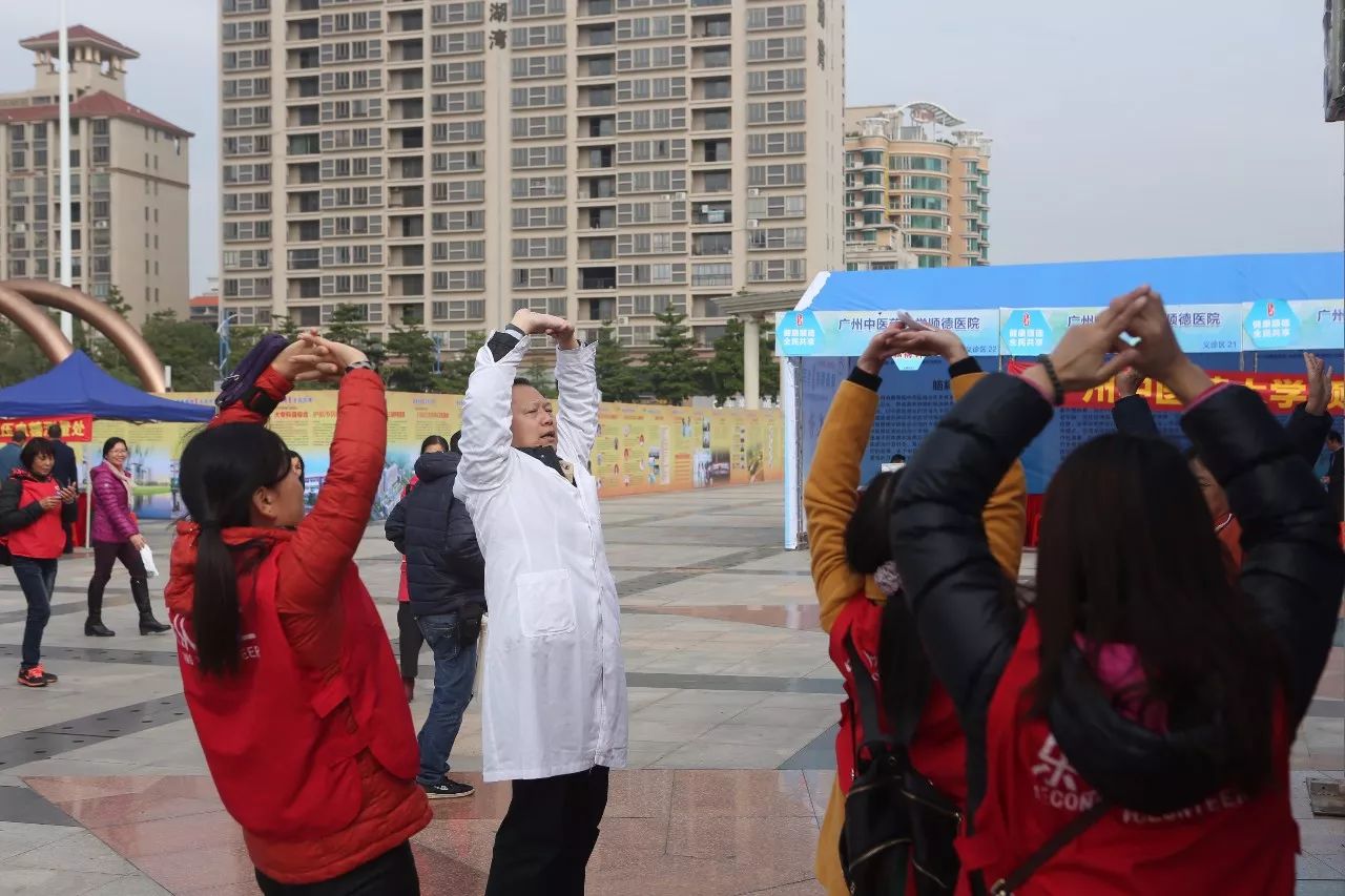 百余名行家云端为民义诊,24小时在线义诊千名医院权威行家