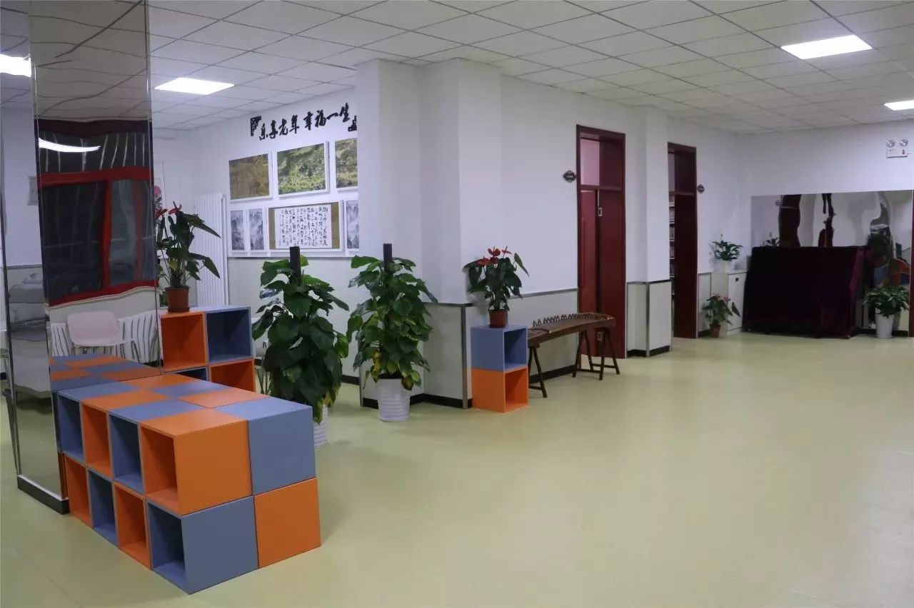 能够购物又能够用别的功能的软件,能够购物又能够吃饭的地方