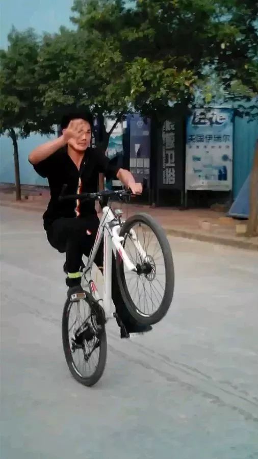 摩托车刹车深度解读,摩托车如何正确使用刹车深度解析