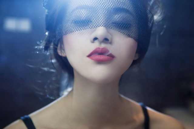 红颜蓝颜处久了，头顶就绿了，爱情就黄了