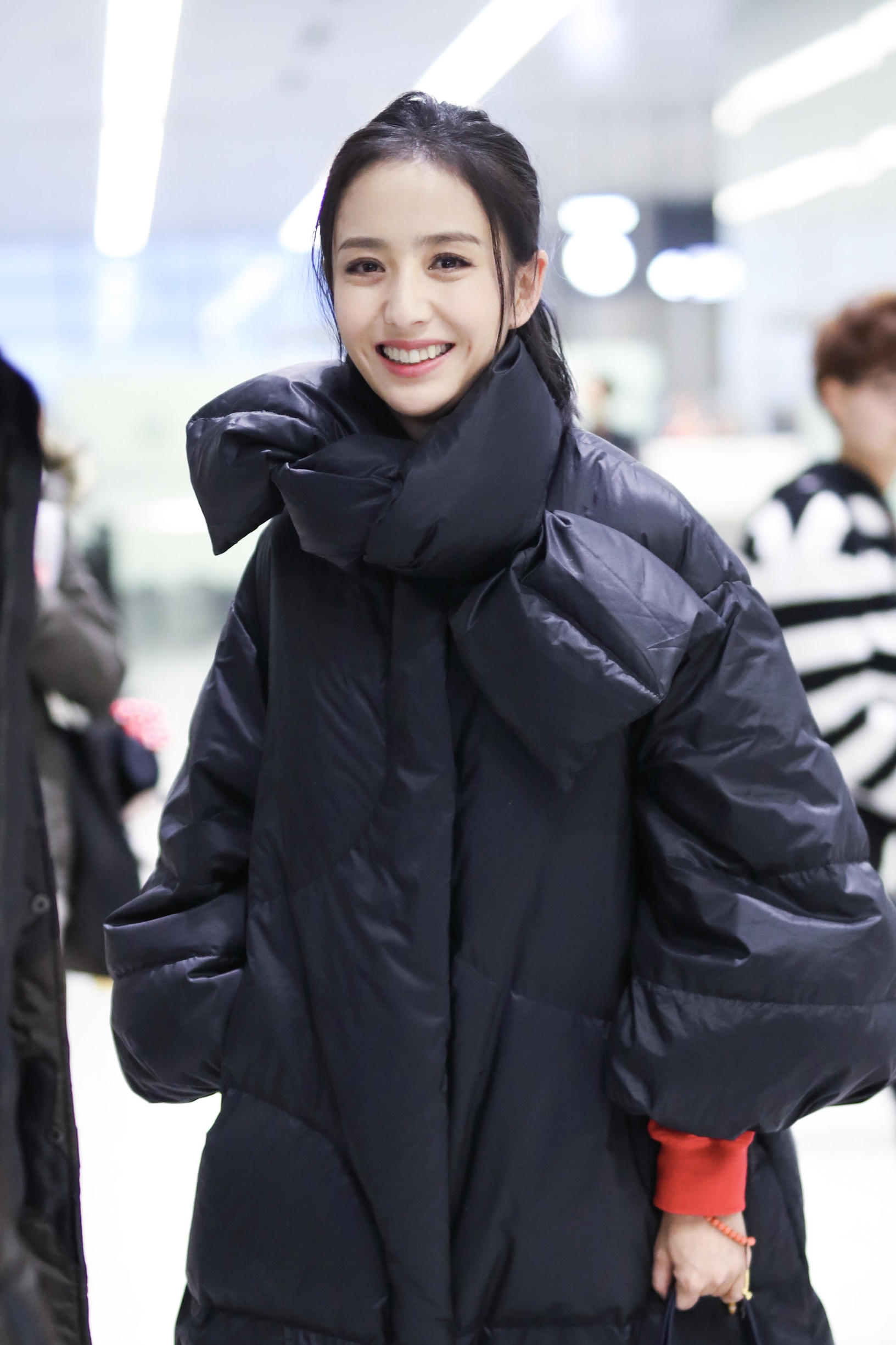 佟丽娅穿一万多羽绒服被说像巨型垃圾袋？看完买家秀回来跟她道歉