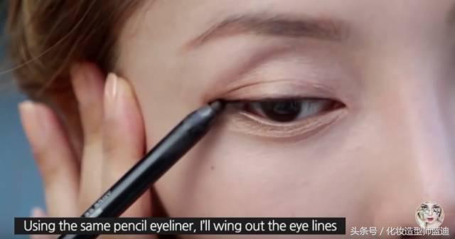 用眼线笔画眼线的画法视频,眼线难画怎么办