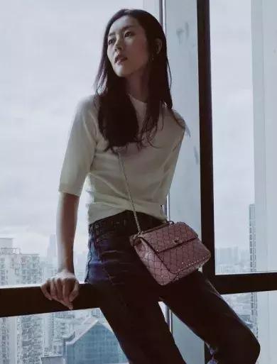 刘雯每月收入多少钱,刘雯收入2018排第几