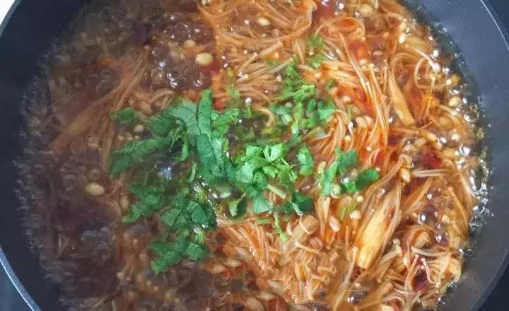 超美味又简单的蒜泥金针菇,做个好吃的爆辣金针菇