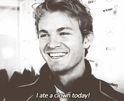 快拿小本儿记笔记，梅赛德斯凭什么连吃了四年鸡？｜张小鹅频道