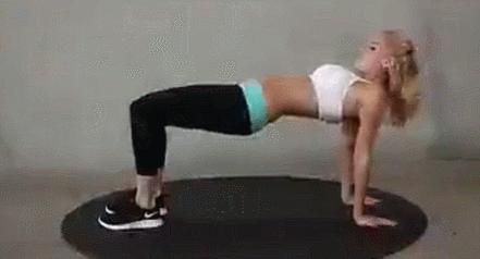 平板支撑腹部紧致训练,练腰练臀的动作平板支撑